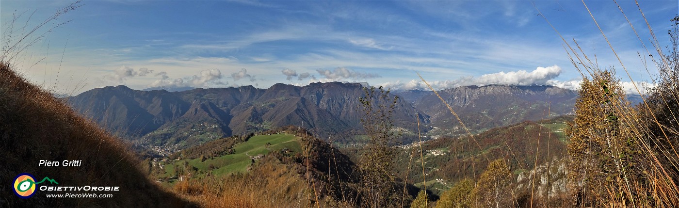 28 Vista panoramica verso la Val Brembana da S. Pellegrino a S. Giovanni B..jpg